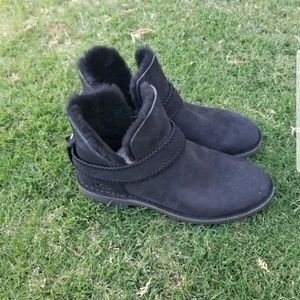 Black ugg boots